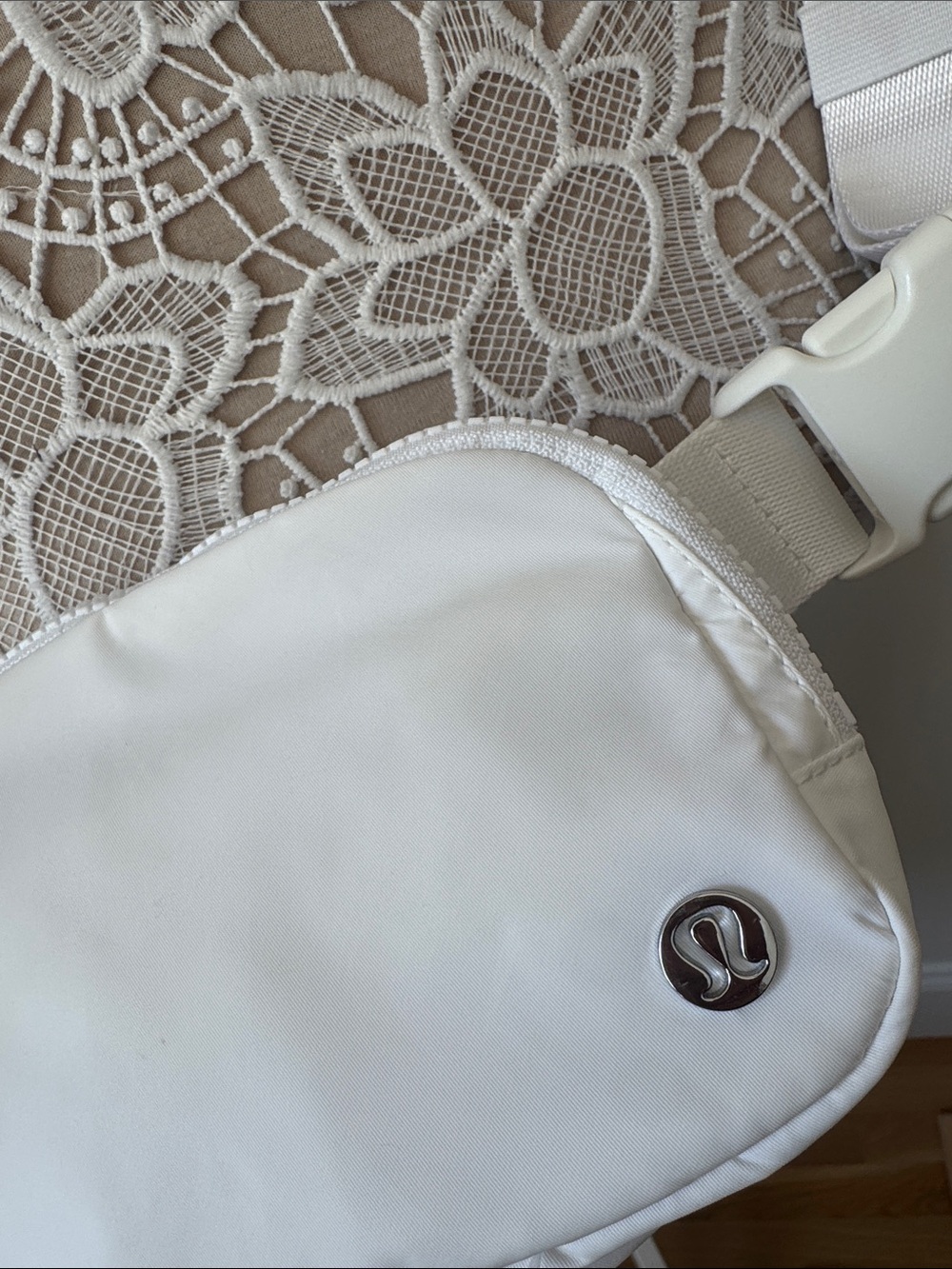 lululemon  White Belt Bag with Silver Logo - Picture 3 of 6